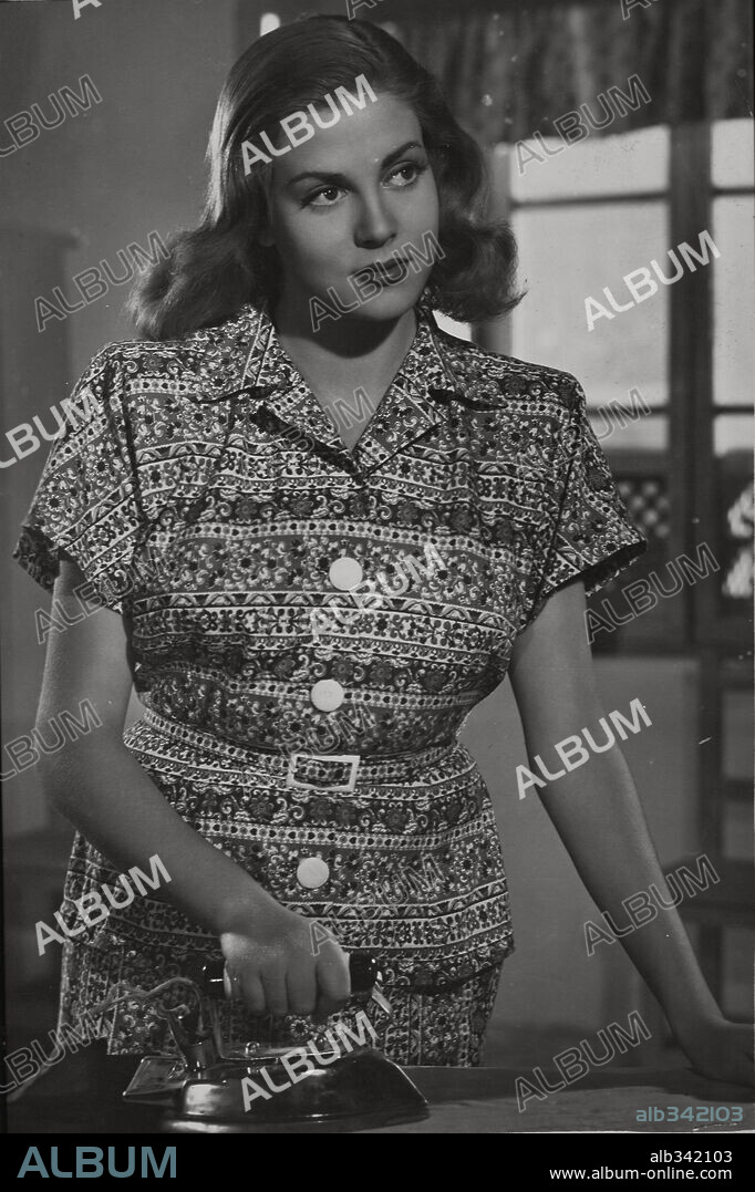 ISABEL DE POMES en BOTON DE ANCLA, 1948, dirigida por RAMON TORRADO. Copyright SUEVIA FILMS.