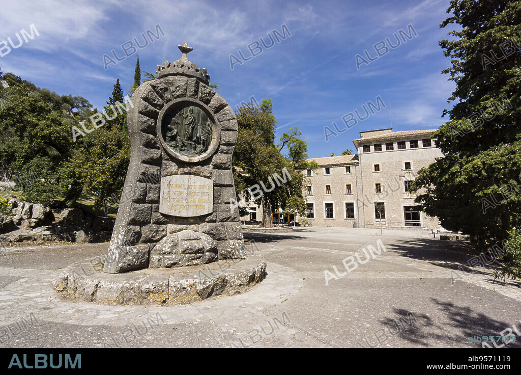 Santuario de LLuc, siglo XVII,plaça del Lledoner centenari, Escorca, Sierra de Tramuntana, Mallorca, balearic islands, spain, europe.