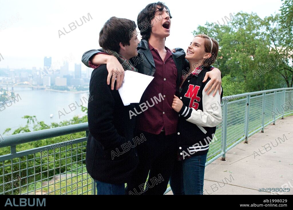 EMMA WATSON, EZRA MILLER y LOGAN LERMAN en LAS VENTAJAS DE SER UN MARGINADO, 2012 (THE PERKS OF BEING A WALLFLOWER), dirigida por STEPHEN CHBOSKY. Copyright SUMMIT ENTERTAINMENT.