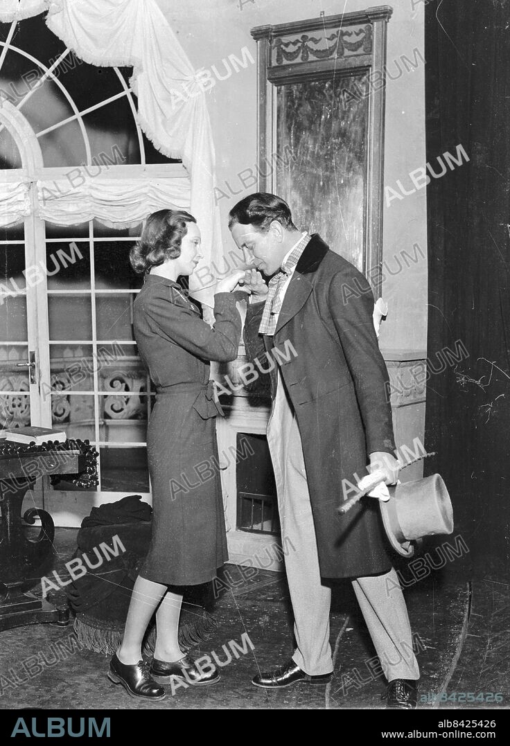 Göteborg 2 april 1941. Skådespelarna Inga Tidblad och Tore Lindwall. Foto: Kamerareportage *** Local Caption *** GT Låda 2011-05. KAMERAREPORTAGE.