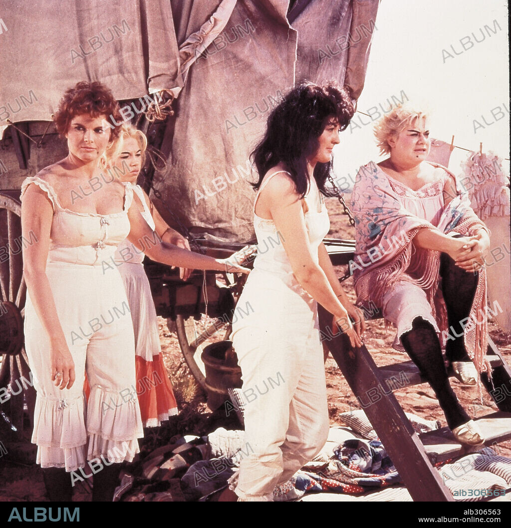 UNA TROMPETA LEJANA, 1964 (A DISTANT TRUMPET), dirigida por RAOUL WALSH. Copyright WARNER BROTHERS.