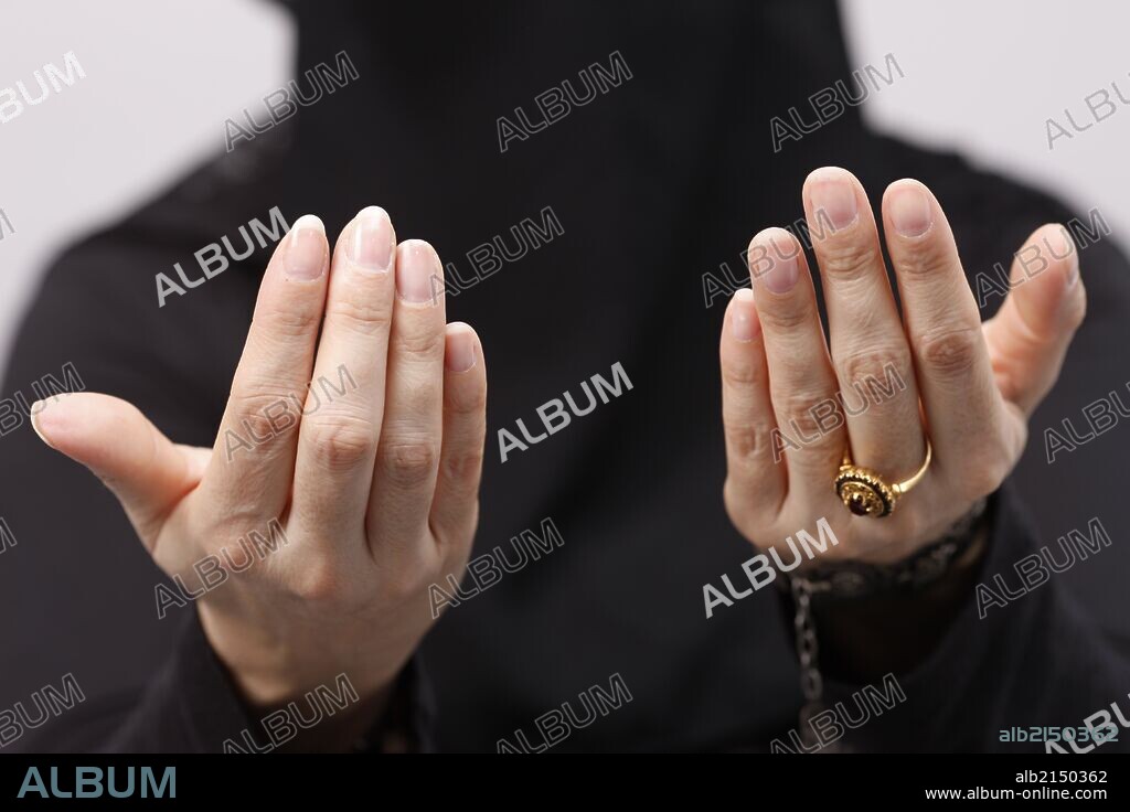 Muslim woman praying.