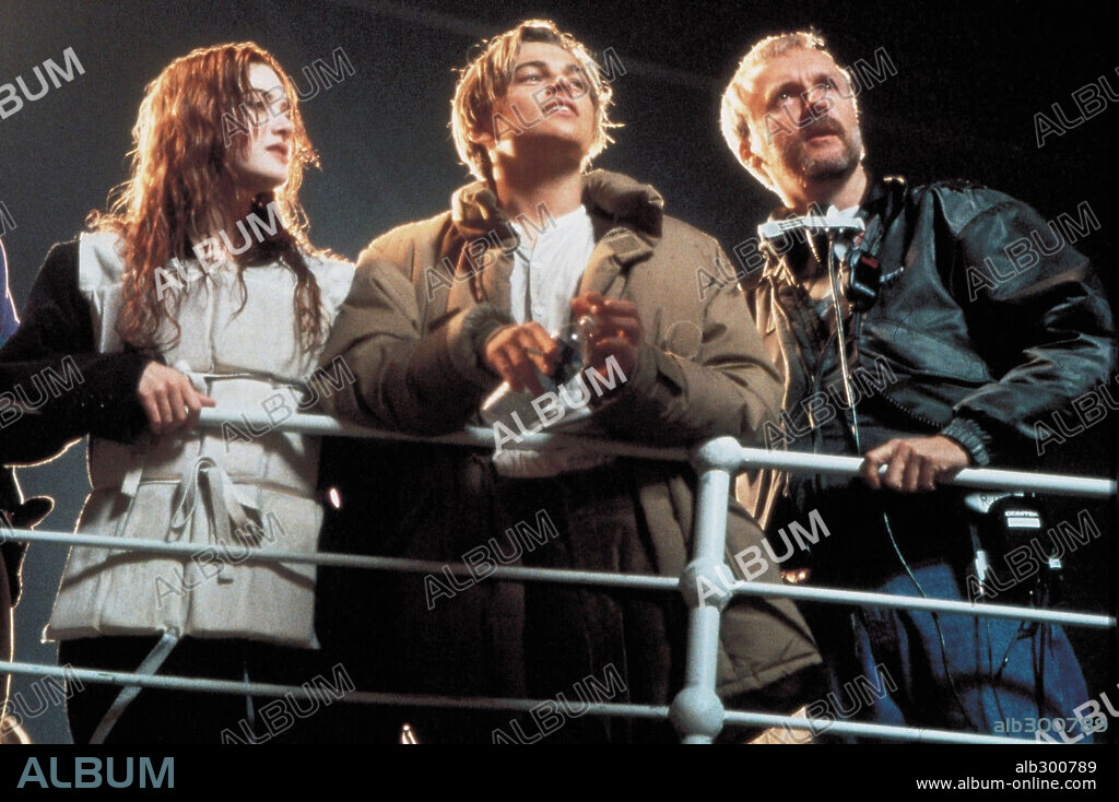 JAMES CAMERON, KATE WINSLET et Leonardo DiCaprio dans TITANIC, 1997, réalisé par JAMES CAMERON. Copyright PARAMOUNT/20TH CENTURY FOX.