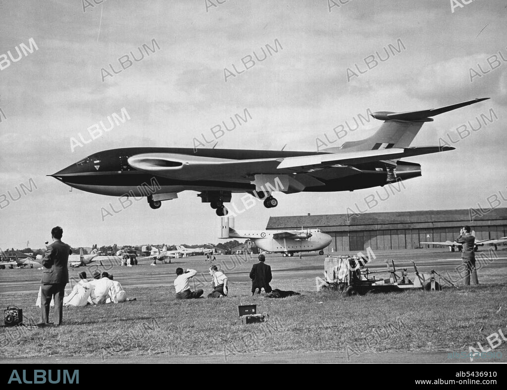 S.B.A.C. Flying Display At Farnborough The Handley Page Victor Bomber which is powered by four Armstrong Siddley sapphire Jet engines, landing at Farnborough today after taking part in the flying display. September 09, 1953. (Photo by Fox Photos).