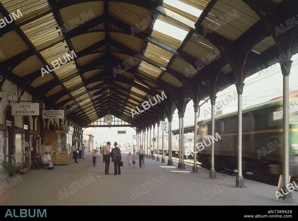 ANDEN DE LA ESTACION DE FERROCARRIL DE MIRANDA DE EBRO.