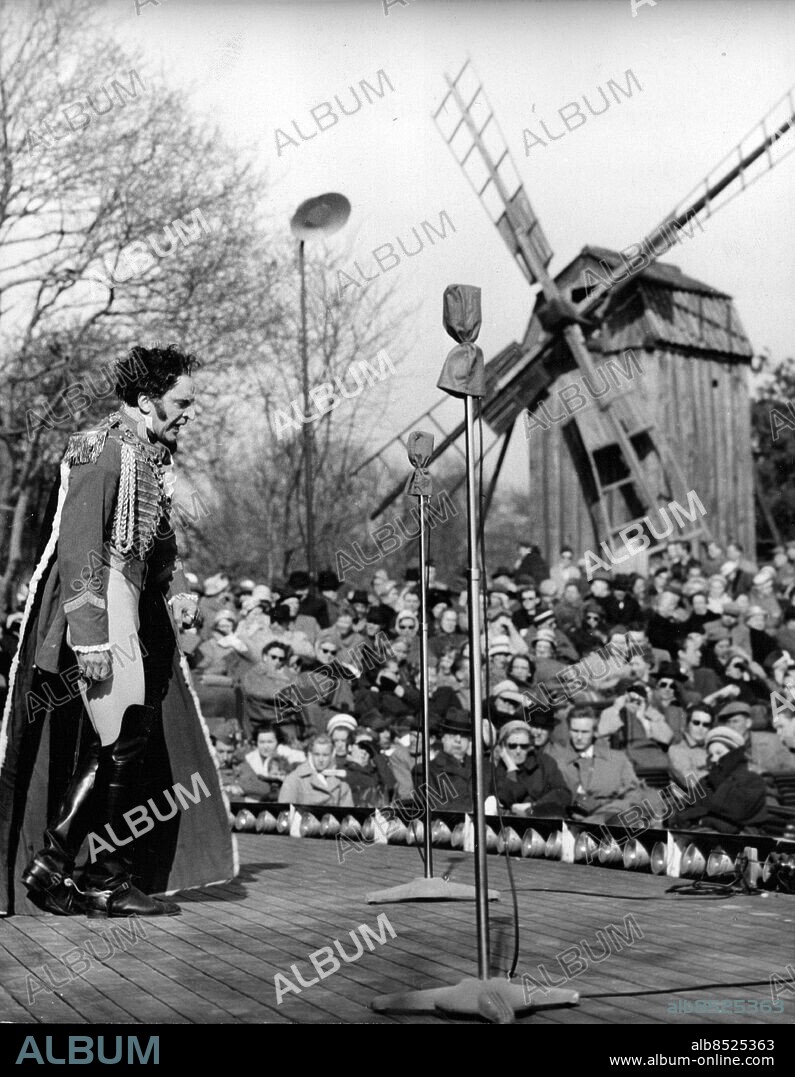 Stockholm 1959-04-26. Fältartisten Hans Strååt roar publiken under fest anordnad på Skansen till förmån för Folke Bernadotte-aktionen. Foto: Sten Karsbrink / SvD / TT / kod 12014.