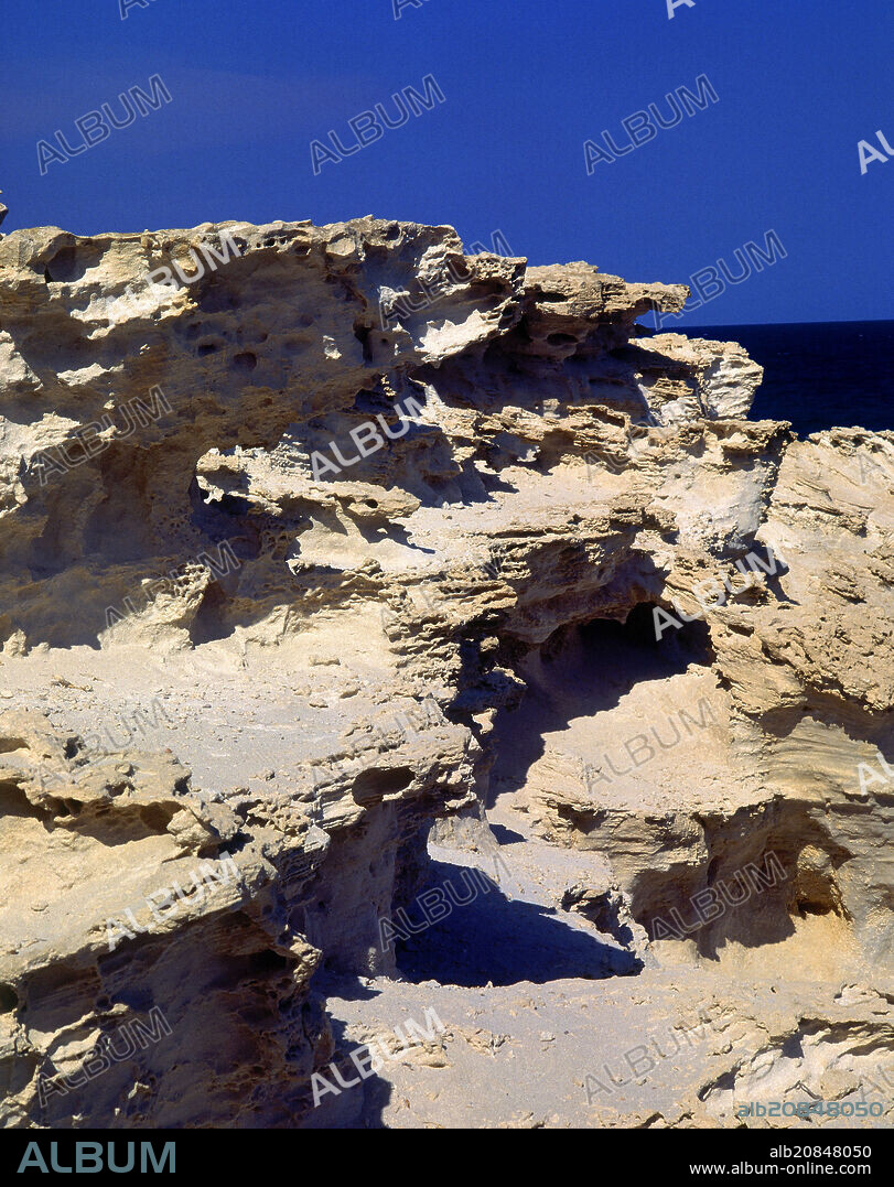 ZONA EROSIONADA POR EL MAR.