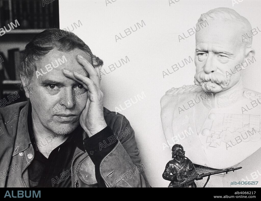 Kenneth Griffith 1974. Portrait. Welsh actor and documentary film-maker. Source: FG1962-5-15.