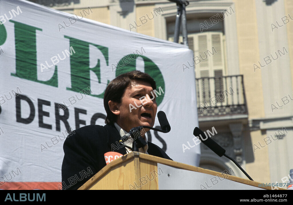 ANTONIO GUTIERREZ. Sindicalista español. Secretario General de Comisiones Obreras. S. XX. Gutiérrez durante un mitin en Madrid con motivo de la celebració del 1º de mayo. España.