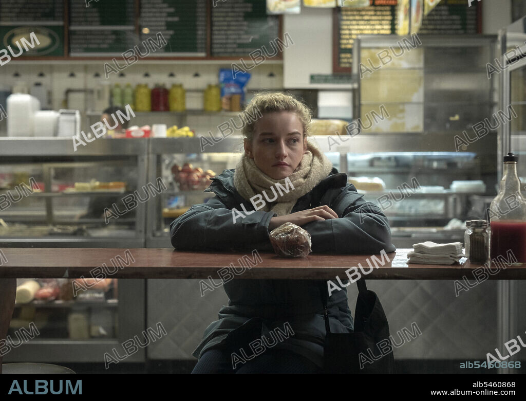 JULIA GARNER en THE ASSISTANT, 2019, dirigida por KITTY GREEN. Copyright CINEREACH.