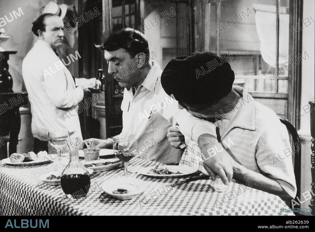 JACQUES TATI in MR. HULOT'S HOLIDAY, 1953 (LES VACANCES DE MONSIEUR HULOT), directed by JACQUES TATI. Copyright CADY/DISCINA.