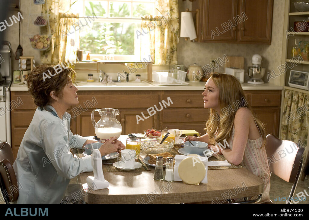 JANE FONDA y LINDSAY LOHAN en GEORGIA RULE, 2007, dirigida por GARRY MARSHALL. Copyright UNIVERSAL PICTURES/MORGAN CREEK PRODUCTIONS/TRUST ME / BATZDORFF, RON.
