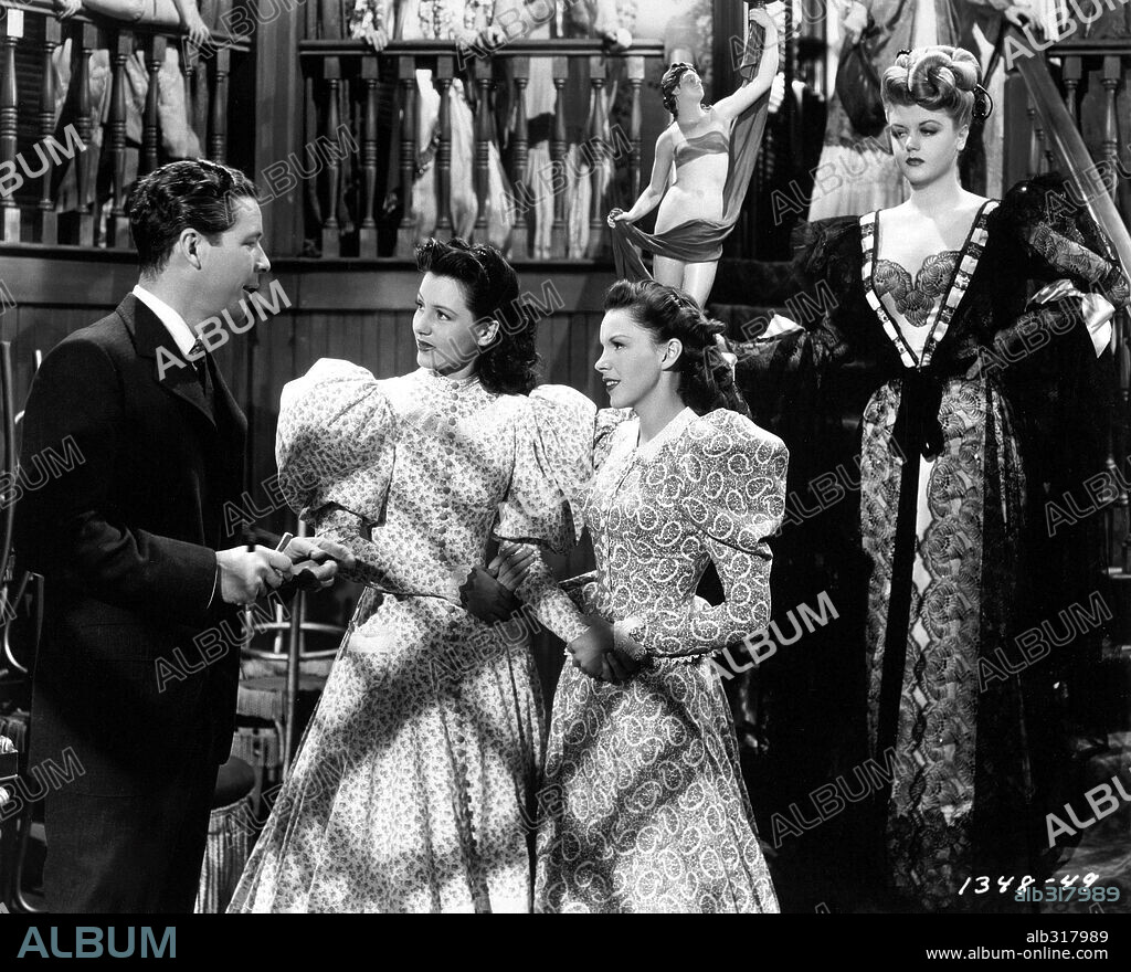 ANGELA LANSBURY and JUDY GARLAND in THE HARVEY GIRLS, 1946, directed by GEORGE SIDNEY. Copyright M.G.M.