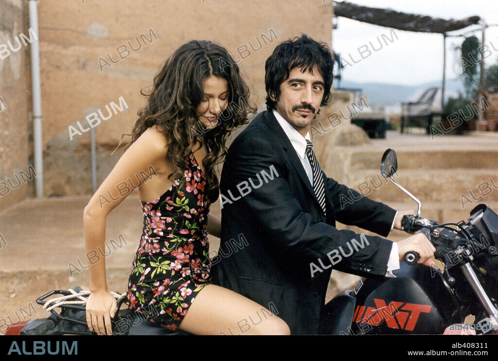 MARIA JURADO and SERGIO RUBINI in AMNESIA, 2002, directed by GABRIELE SALVATORES. Copyright COLORADO FILM PRODUCTION/ALQUIMIA CINEMA / PUCCIO, MORIS.