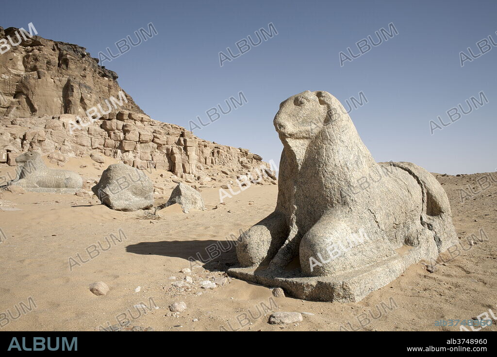 The Temple of Amun and the holy mountain of Jebel Barkal (Gebel Barkal), UNESCO World Heritage Site, Karima, Sudan, Africa.