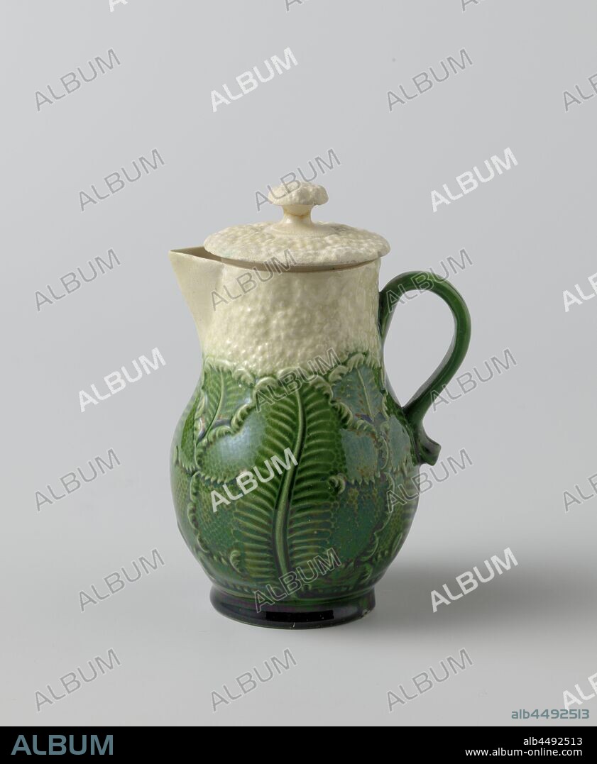 Milk jug made from hard-fired earthenware, Whieldon ware, cauliflower ware, Pear-shaped milk jug made of hard-fired earthenware. The jug has a triangular sneb, a C-shaped ear and a lid with a button. The milk jug has the appearance of a cauliflower due to the embossed decoration and the colors green and white., anonymous, England, c. 1765 - c. 1775, earthenware, lead glaze, h 13.6 cm h 11.6 cm × d 8.3 cm × w 9.2 cm d 5.3 cm d 5.8 cm × h 2.8 cm.