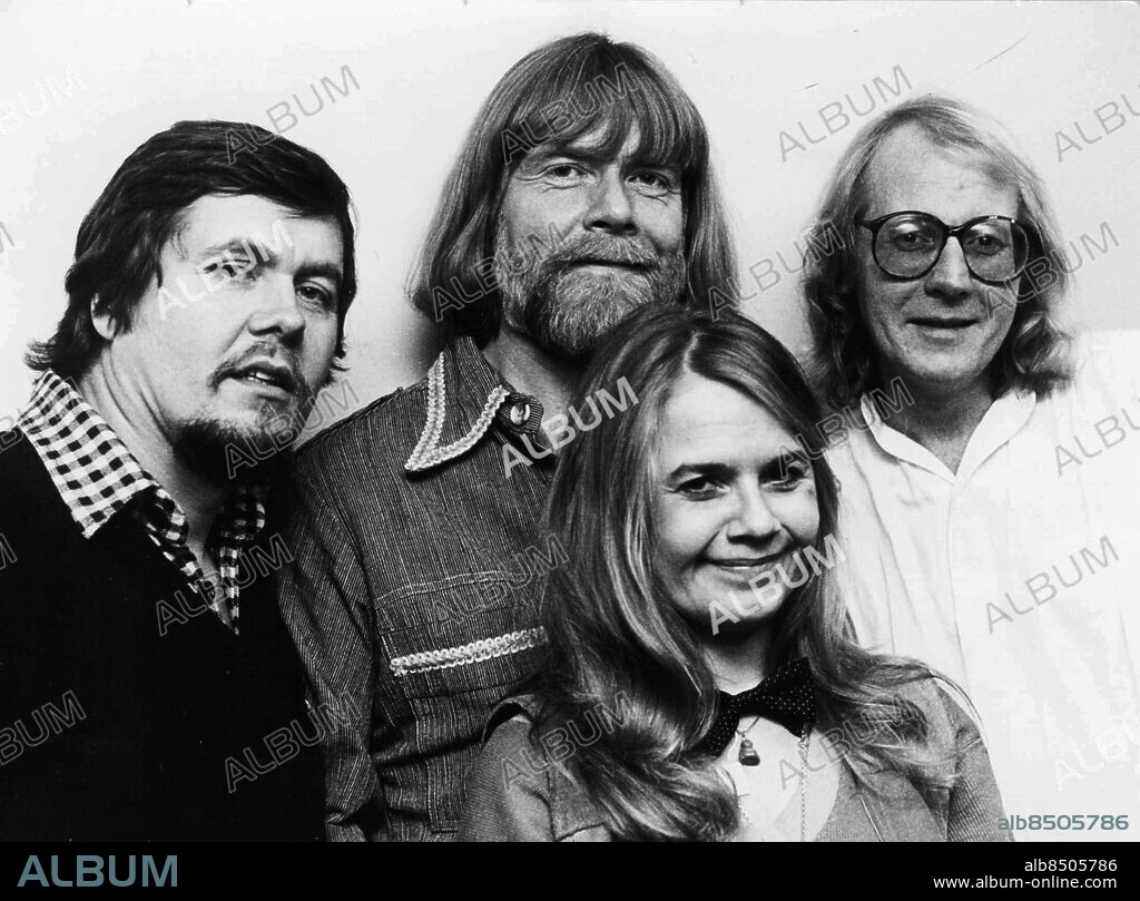 Göteborg 1978-11-22. "Konserter känns alltid bra, dit kommer publiken verkligen för att lyssna", menar Gösta Linderholm, som här ses tillsammans med Berndt Egerbladh, Rune Andersson och Lena Nyman *** Local Caption *** GP Foto: Roger Granat. KAMERAREPORTAGE.