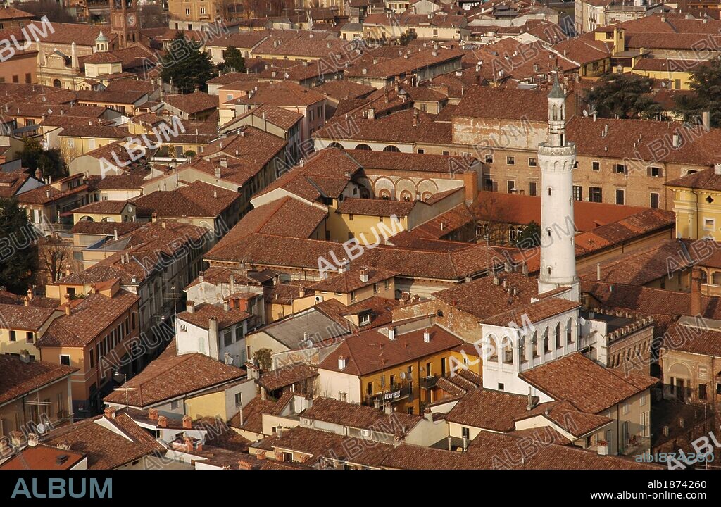 ITALIA. CREMONA. Vista panorámica del casco antiguo de la ciudad desde el "Torrazzo", campanario del Duomo. Región de la Lombardía.