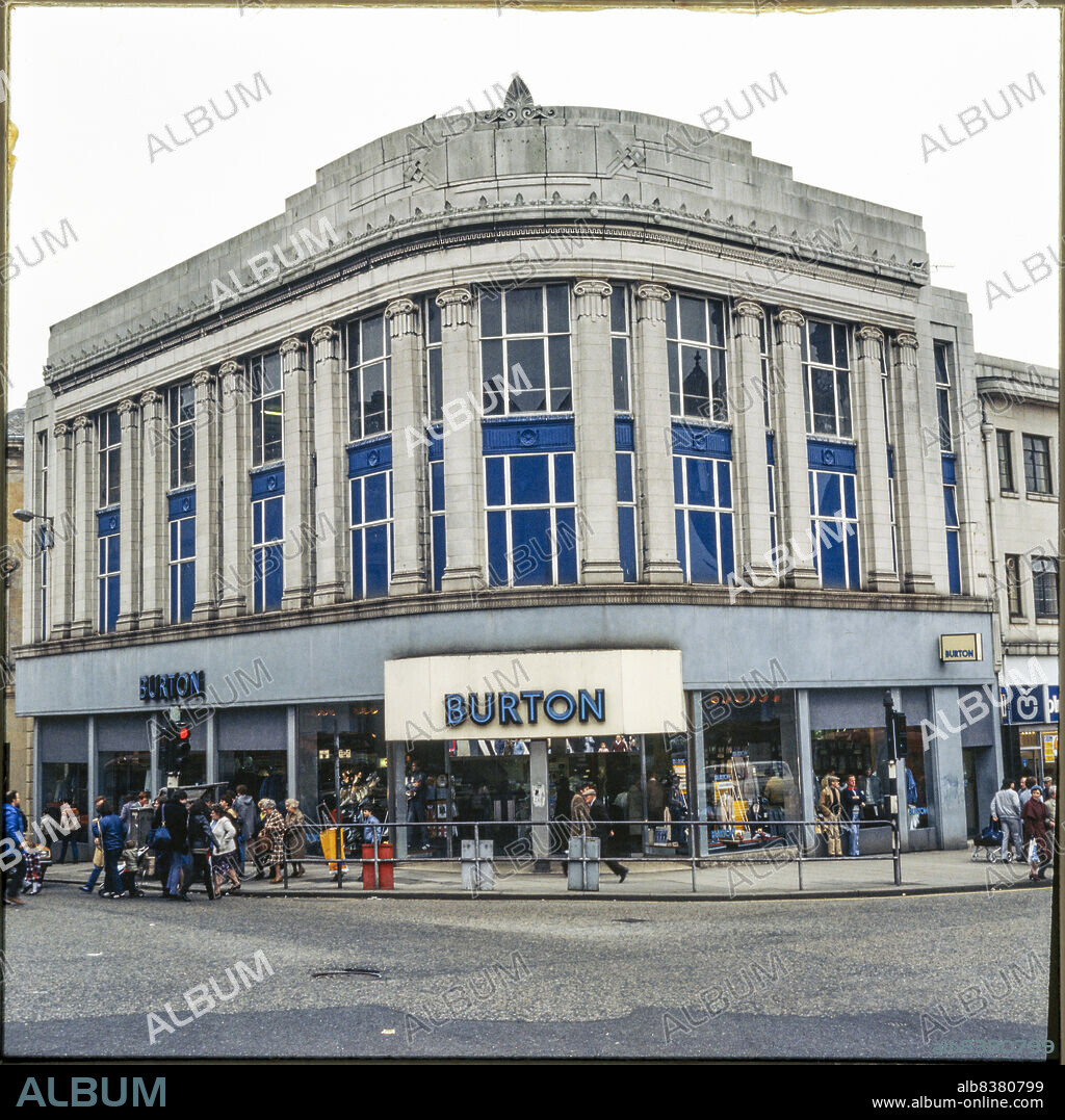 NICHOLAS ANTHONY JOHN PHILPOT. Burton, 6-8 High Street, Paisley, Renfrewshire, Scotland, 1970s-1980s. The Burton store on the corner of High Street and Gilmour Street, showing the giant Ionic pilasters of the first and second floors and the parapet above. The Burton store was built in around 1929-1930. It closed as a Burton and Dorothy Perkins in 2020/21.