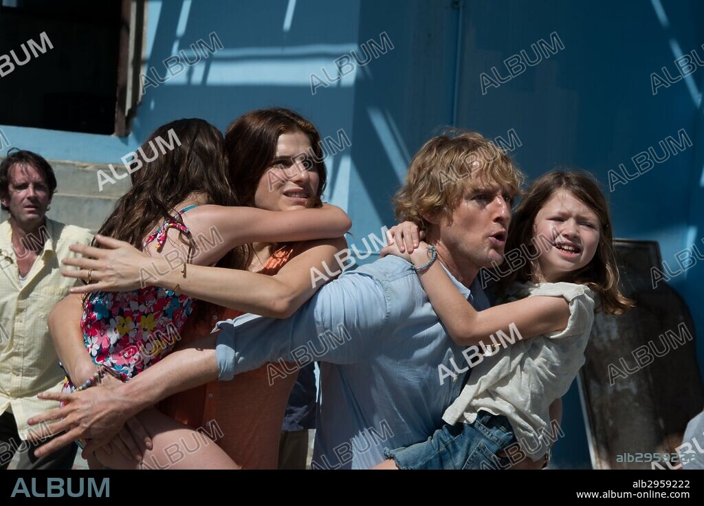 LAKE BELL, OWEN WILSON and STERLING JERINS in NO ESCAPE, 2015. Copyright BOLD FILMS.