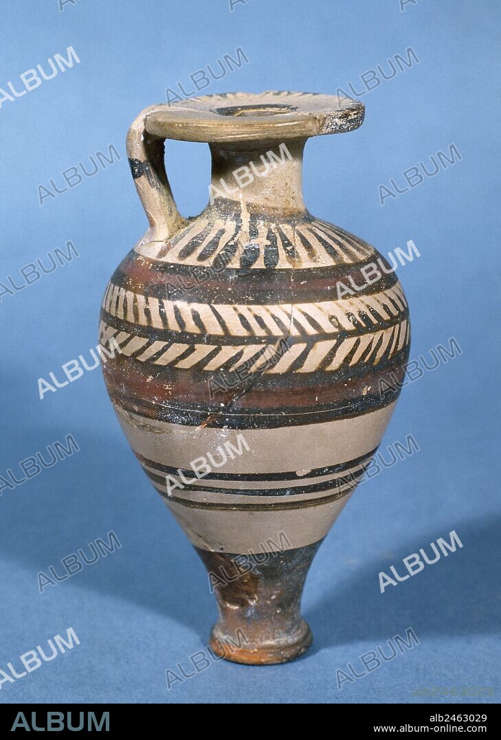 ARTE GRIEGO. ESPAÑA. Pieza de cerámica corintia del siglo VI a. C. Tipo de cerámica de arcilla clara y óptima cocción. Hallada en Empúries (provincia de Girona, comarca del Alt Empordà). Museu d'Arqueologia de Catalunya. Girona.