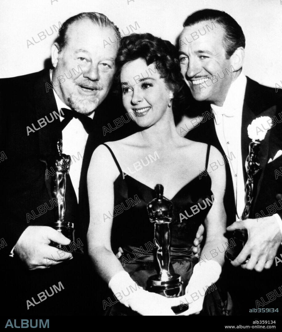 BURL IVES, DAVID NIVEN y SUSAN HAYWARD. 31ª Edición de lo Premios Oscar (1959). Susan Hayward premiada como mejor actriz por "!Quiero vivir!". David Niven premiado como mejor actor por "Mesas separadas". Burl Ives premiado como mejor actor secundario por "Horizontes de grandeza". 1959