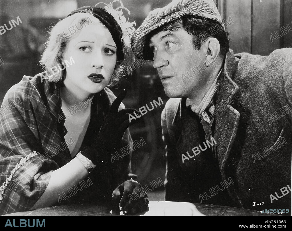 MARGOT GRAHAME y VICTOR McLAGLEN en EL DELATOR, 1935 (THE INFORMER), dirigida por JOHN FORD. Copyright RKO.