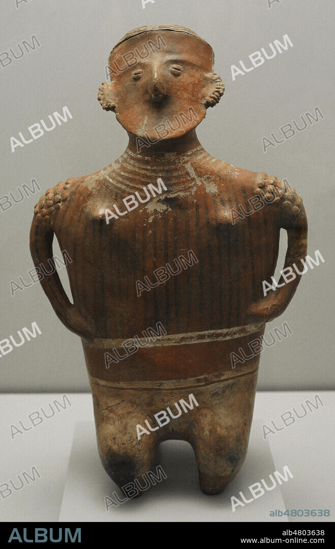Figura representando a un jefe. Cerámica. Estilo Nayarit (400 a. C.-700 d. C.). Occidente de México. Museo de América. Madrid. España.