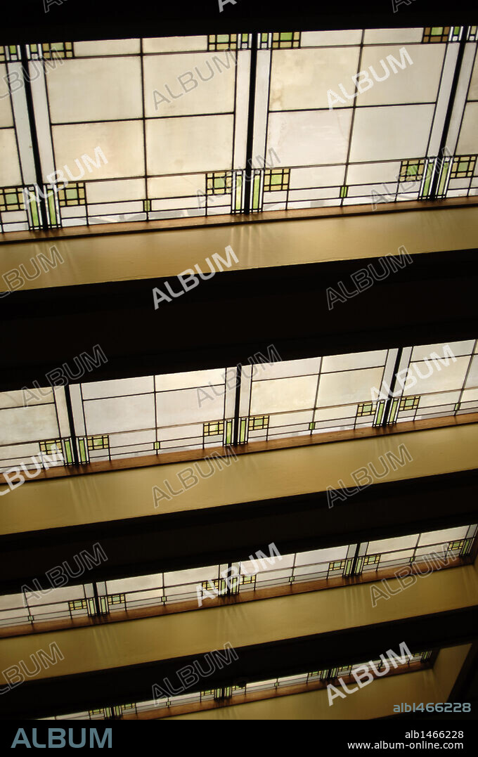Frank Lloyd Wright (1867-1959). American architect and interior designer. Unity Temple, 1905 and 1907. Headquarters of the Unitarian Universalist Church. Meeting Room. Interior architectural detail of the roof stained glass ceiling. Oak Park. Near Chicago. State of Illinois. United States.