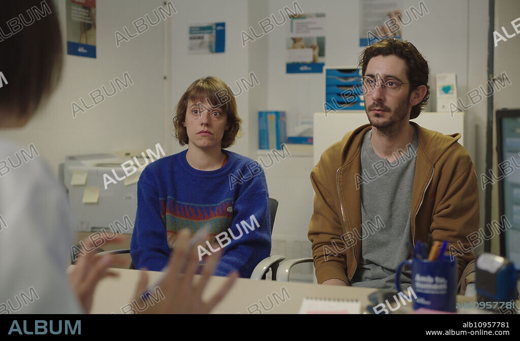 ENRIC AUQUER and MARIA RODRIGUEZ SOTO in MAMÍFERA, 2024, directed by LILIANA TORRES. Copyright Distinto Films/Edna Cinema/3Cat.