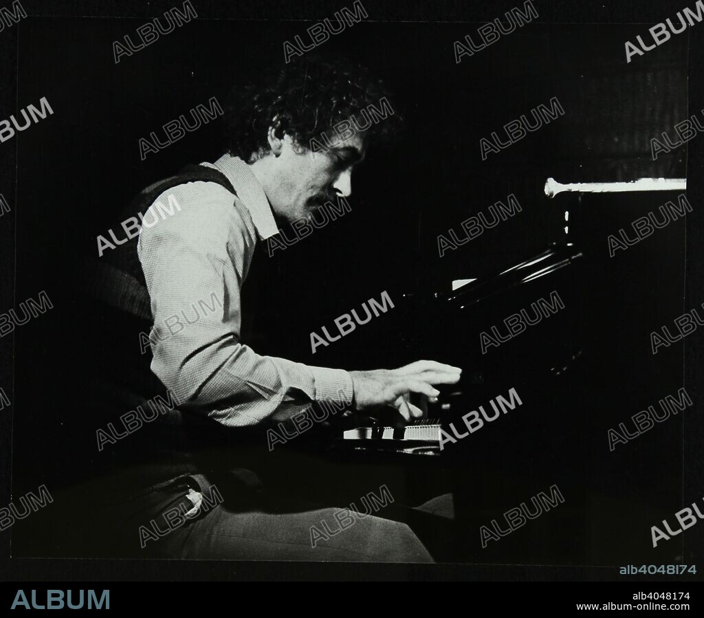 The Daryl Runswick Quartet in concert at The Stables, Wavendon, Buckinghamshire, 1981. Mick Pyne (piano).