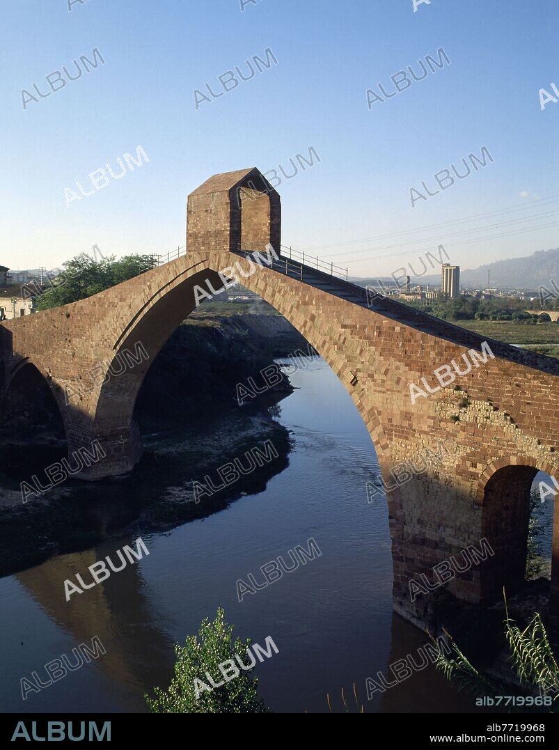 PUENTE DEL DIABLO SOBRE EL RIO LLOBREGAT - RECONSTRUCCION DEL AÑO 1963 DE UN PUENTE GOTICO DE 1295 SOBRE UNA BASE ROMANA.