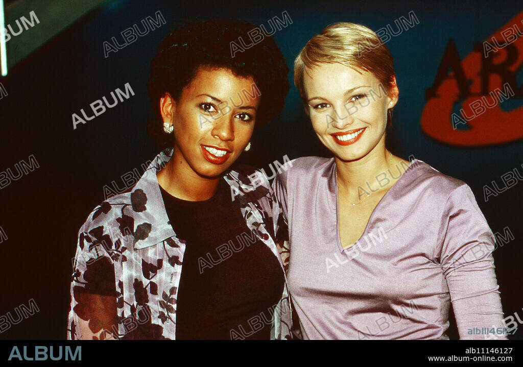 Arabella Kiesbauer and Susann Atwell, television presenters, Germany around 1994 (original german headline: Arabella Kiesbauer, Susann Atwell).