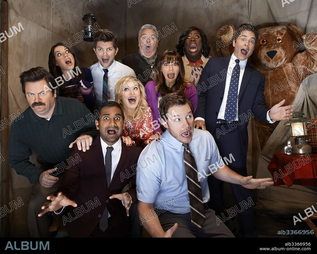 ADAM SCOTT, AMY POEHLER, AUBREY PLAZA, AZIZ ANSARI, CHRIS PRATT, JIM O'HEIR, NICK OFFERMAN, RASHIDA JONES, ROB LOWE and Retta in PARKS AND RECREATION, 2009, directed by MICHAEL SCHUR. Copyright NATIONAL BROADCASTING COMPANY (NBC).