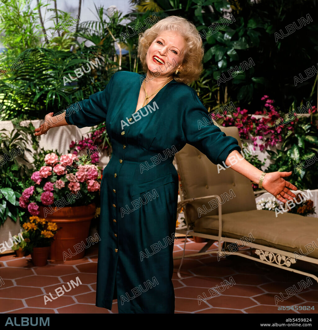 BETTY WHITE in THE GOLDEN GIRLS, 1985, directed by SUSAN HARRIS. Copyright TOUCHSTONE TELEVISION.