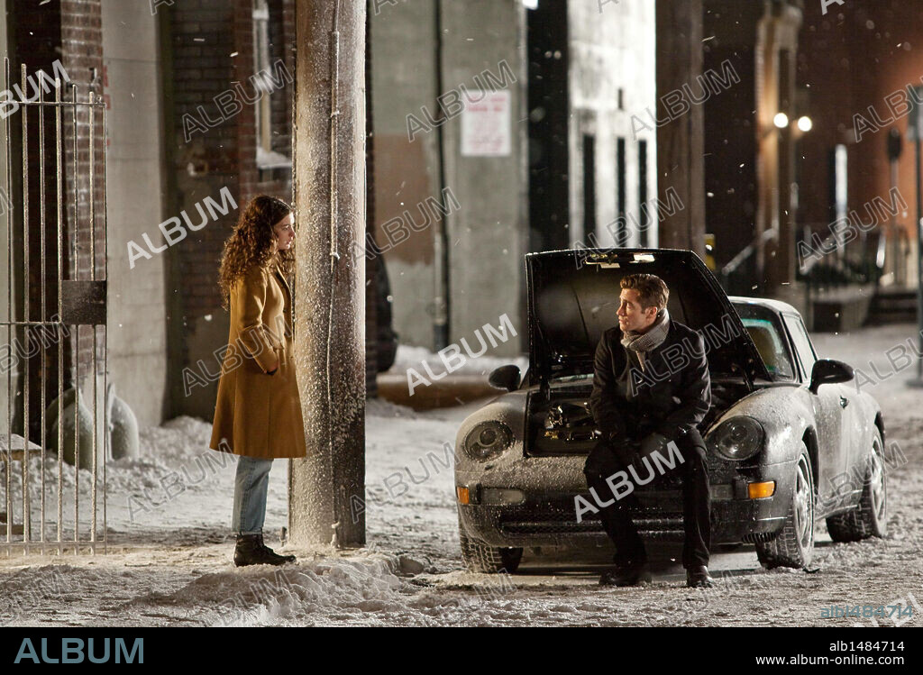 ANNE HATHAWAY y JAKE GYLLENHAAL en AMOR Y OTRAS DROGAS, 2010 (LOVE AND OTHER DRUGS), dirigida por EDWARD ZWICK. Copyright FOX 2000 PICTURES.