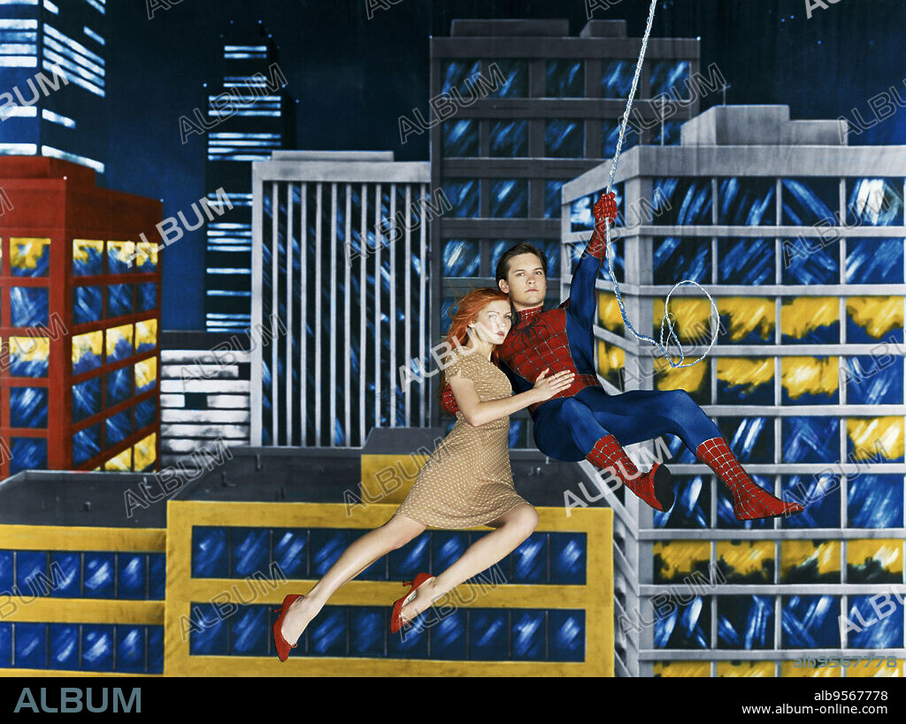 KIRSTEN DUNST and TOBEY MAGUIRE in SPIDER-MAN 2, 2004, directed by SAM RAIMI. Copyright COLUMBIA PICTURES/MARVEL ENTERTAINMENT.