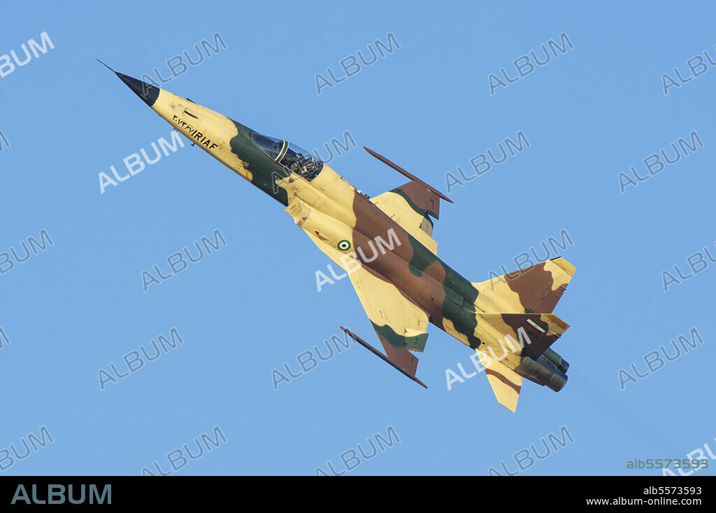 An Islamic Republic of Iran Air Force (IRIAF) HESA Saegheh I aircraft carried out a series of maneuvers offering a very energetic show during Iran Airshow 2018.