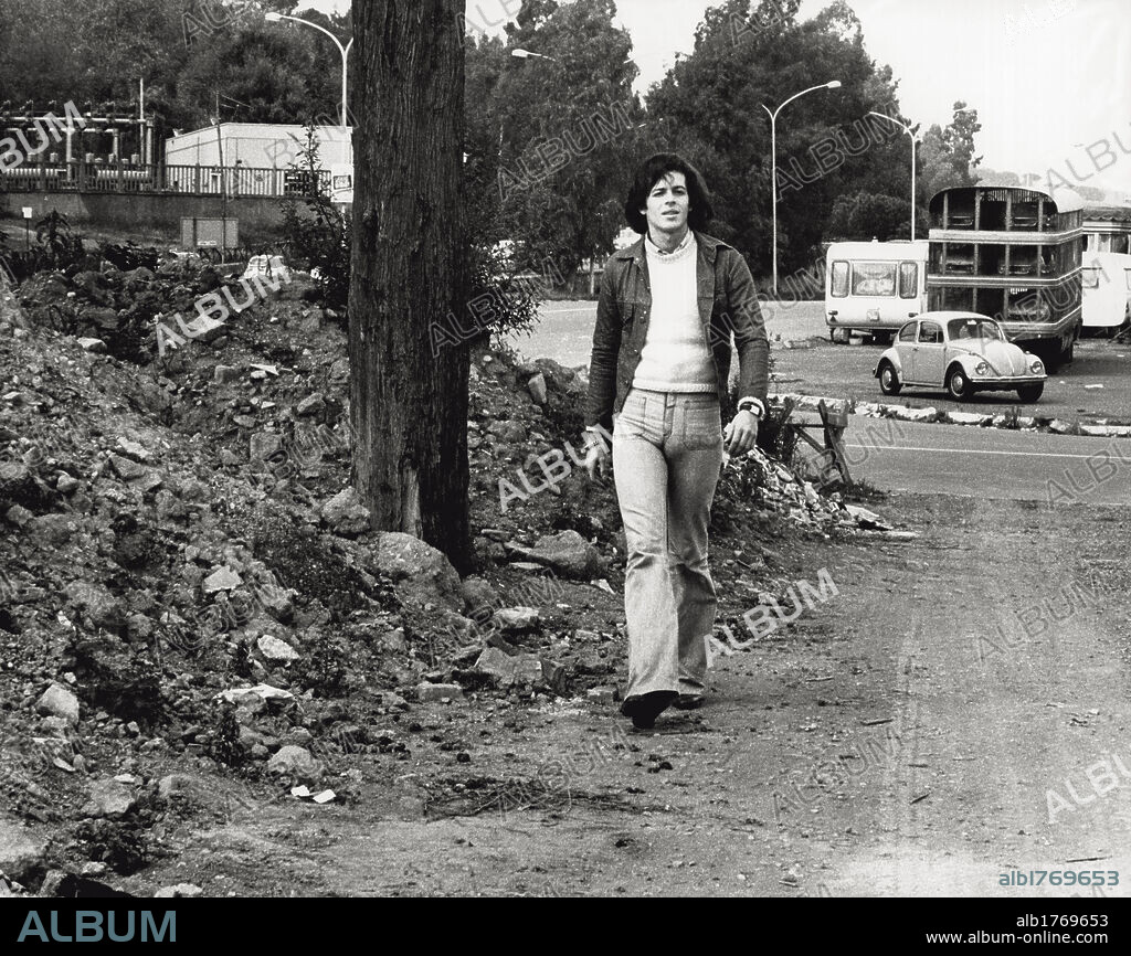 Claudio Baglioni in the outskirts of Rome. The Italian singer Claudio Baglioni walks in the outskirts of the city. Rome, 1974.