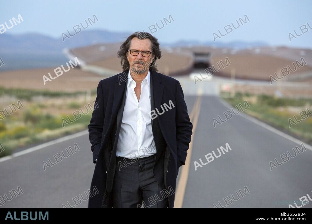GARY OLDMAN en UN ESPACIO ENTRE NOSOTROS, 2017 (THE SPACE BETWEEN US), dirigida por PETER CHELSOM. Copyright LAMF/STX ENTERTAINMENT.
