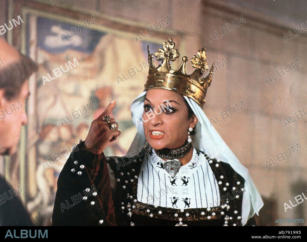 LOLA FLORES in JUANA LA LOCA... DE VEZ EN CUANDO, 1983. Copyright CONSTAN FILMS S.A/JOSE FRADE PRODUCCIONES CINEMATOGRAFICAS.