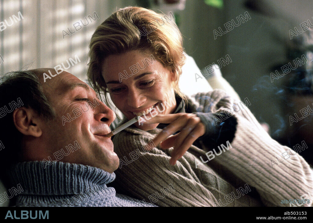 BELEN RUEDA y JAVIER BARDEM en MAR ADENTRO, 2004, dirigida por ALEJANDRO AMENABAR. Copyright SOGECINE/HIMENOPTERO/UGC IMAGES/EYESCREEN.