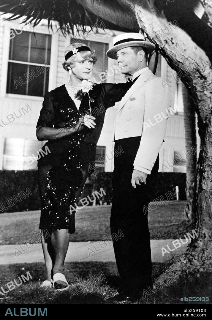 JACK LEMMON and JOE E. BROWN in SOME LIKE IT HOT, 1959, directed by BILLY WILDER. Copyright UNITED ARTISTS.