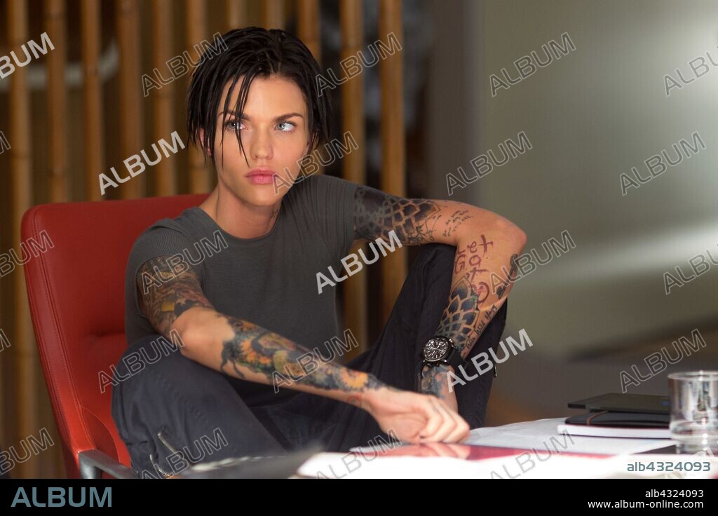 RUBY ROSE en MEGALODON, 2018 (THE MEG), dirigida por JON TURTELTAUB. Copyright APELLES ENT/DI BONAVENTURA PIC/FLAGSHIP ENT/GRAVITY PIC/MAED.