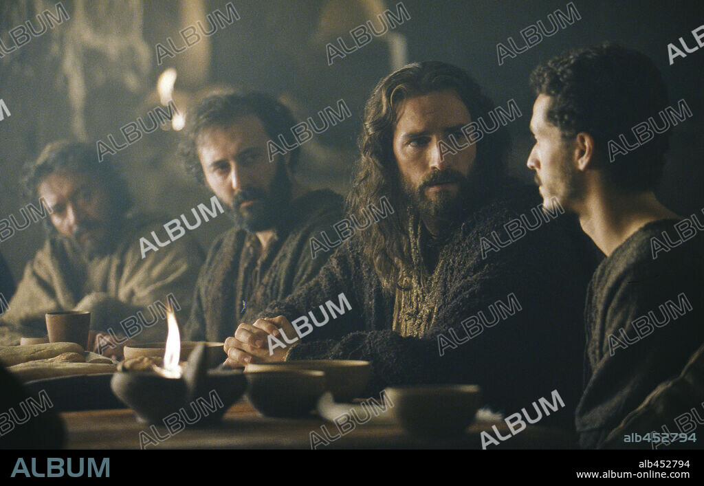 HRISTO JIVKOV and JIM CAVIEZEL in THE PASSION OF THE CHRIST, 2004, directed by MEL GIBSON. Copyright ICON DISTRIBUTION INC. / ANTONELLO, PHILIPPE.