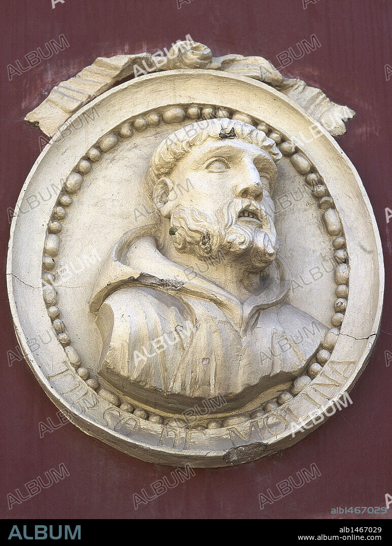 MOLINA, Tirso de (Gabriel Téllez, llamado Tirso de) (¿? -Almazán,1648). Dramaturgo español. Autor de un gran número de obras como "La mujer que manda en casa","Amazonas en las Indias" y "Marta la piadosa". Se le atribuye también "El burlador de Sevilla". MEDALLON existente en la fachada del Teatro Guerra. LORCA. Comunidad de Murcia. España.