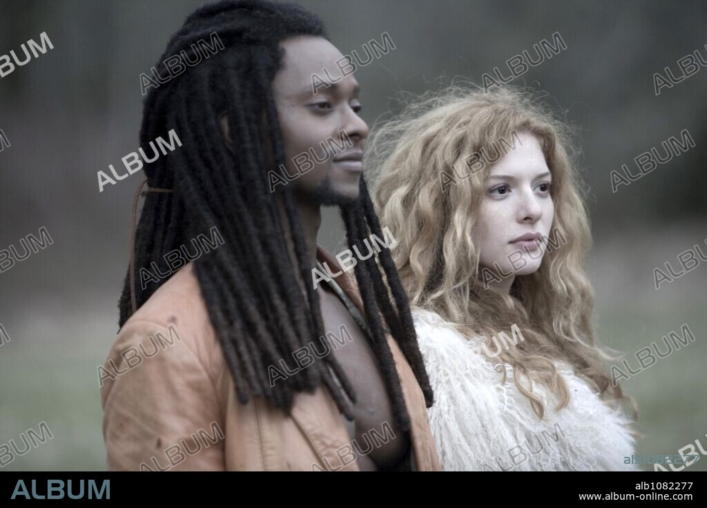 EDI GATHEGI und RACHELLE LEFEVRE in TWILIGHT - BISS ZUM MORGENGRAUEN, 2008 (TWILIGHT), unter der Regie von CATHERINE HARDWICKE. Copyright IMPRINT ENTERTAINMENT/MAVERICK FILMS/SUMMIT ENTERTAINMENT.