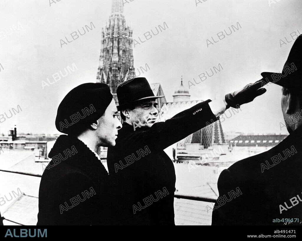 DIRK BOGARDE in THE NIGHT PORTER, 1974 (IL PORTIERE DI NOTTE), directed by LILIANA CAVANI. Copyright ITAL-NOLEGGIO CINEMATOGRAFICO/LOTAR FILM PRODUCTIONS.