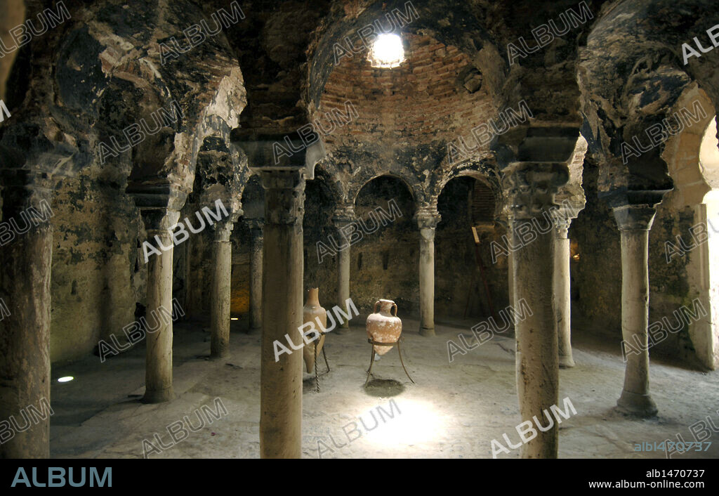 ARTE ISLAMICO. ESPAÑA. BAÑOS ARABES. Datan del siglo X. Es la única edificación que se conserva de la época musulmana. PALMA DE MALLORCA. Mallorca. Islas Baleares.
