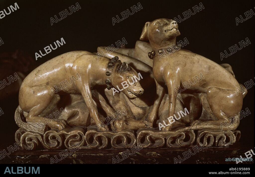 JANIN LOMME DE TOURNAI O JANIN DE LOME (-1449). DETALLE DEL SEPULCRO DE CARLOS III DE NAVARRA Y SU ESPOSA LEONOR DE TRASTAMARA - 1416 - ALABASTRO - PERROS EN PIES DE REINA.